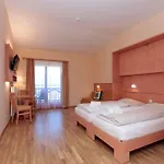 Jufa Knappenberg فندق