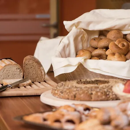 Hotell Jufa Knappenberg 4*